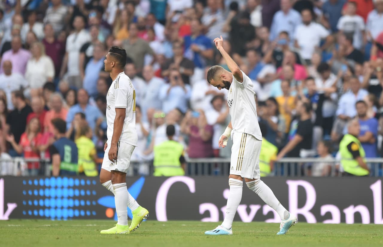 El Real Madrid empató 1-1 ante el Valladolid con goles de Benzema y Guardiola. El conjunto merengue sufrió ante el repliegue bajo del cuadro visitante y pierde dos puntos en la lucha por el título.