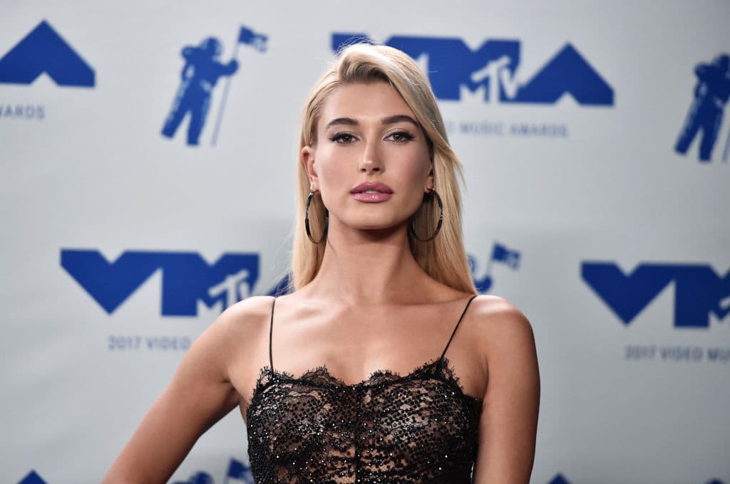 Hace unos días, la modelo se vio atacada por una fan de Selena Gomez, ex de Bieber.