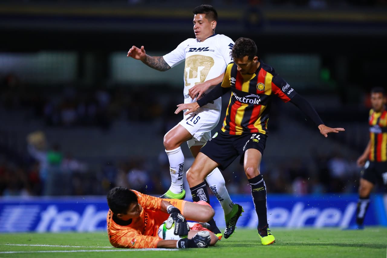 Y aunque los del Pedregal no renunciaron a atacar y a ampliar la ventaja, tampoco se 'mataron' por hacerlo. Pero con lo mínimo metían en complicaciones a la defensa de los tapatíos.