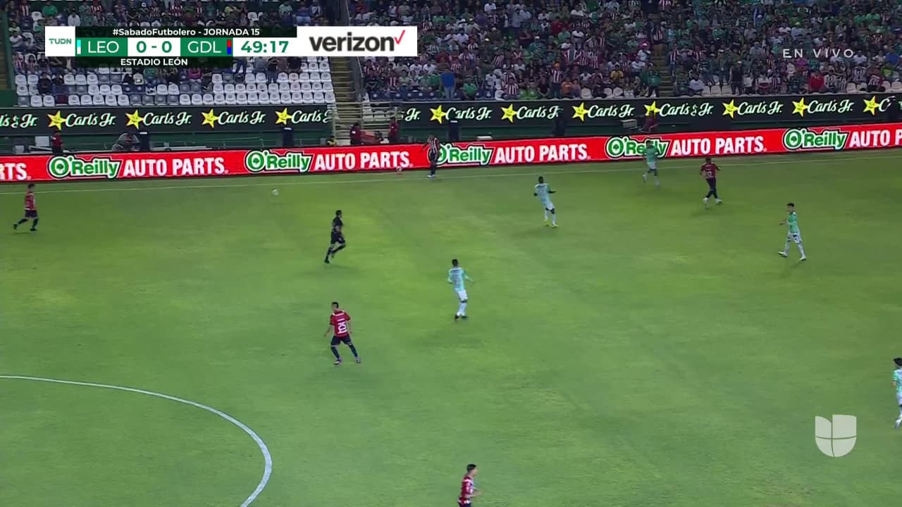 ¡TIRO ATAJADO! disparo por Iván Moreno.