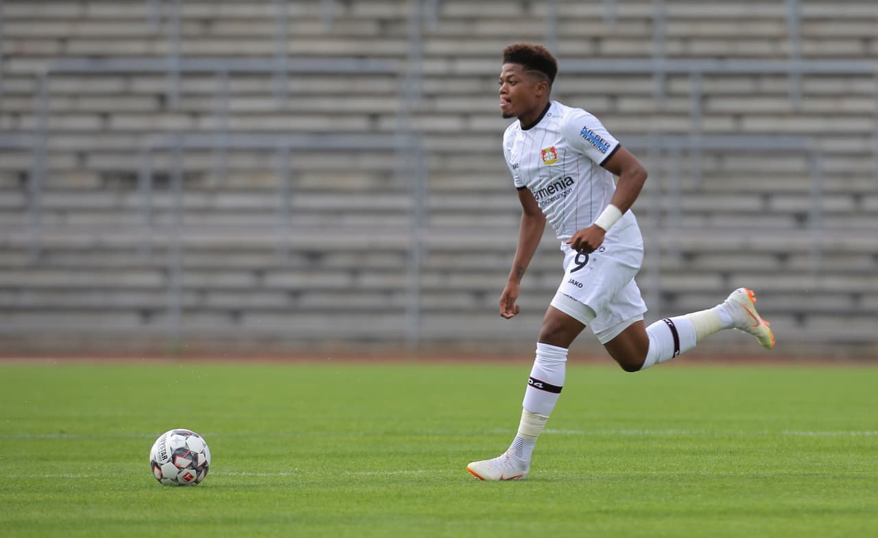 El jamaiquino Leon Bailey está en la mira de Roma, pero el Bayer Leverkusen, dueño de sus derechos deportivos, pide 40 millones de euros por su fichaje, cifra que se saldría del presupuesto.