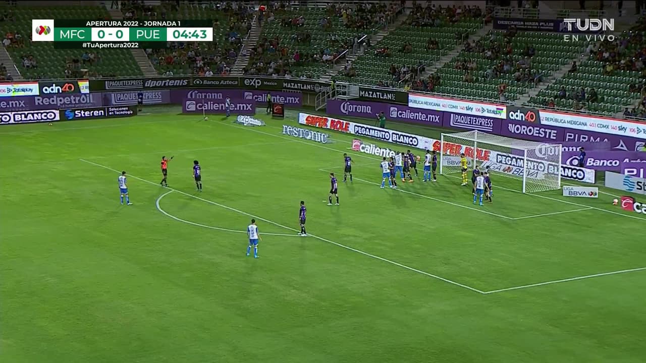 ¡GOL!  anota para Puebla. Israel Reyes