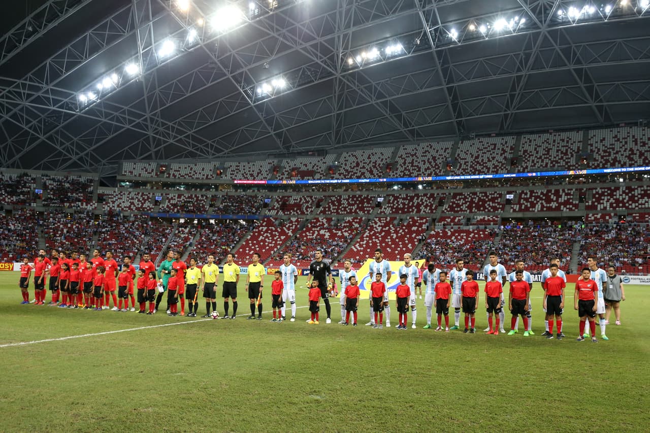 Ante la ausencia de Lionel Messi, el gancho principal para este tipo de encuentros, la gente no acompañó como se esperaba al Estadio Nacional de Singapur.