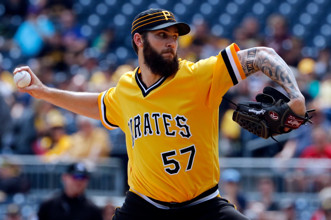 Mesero confunde a un pitcher de los Pirates con Bryce Harper y le juega una broma
