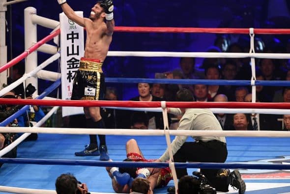 Jorge Linares celebra con Javier Prieto tendido en la lona.