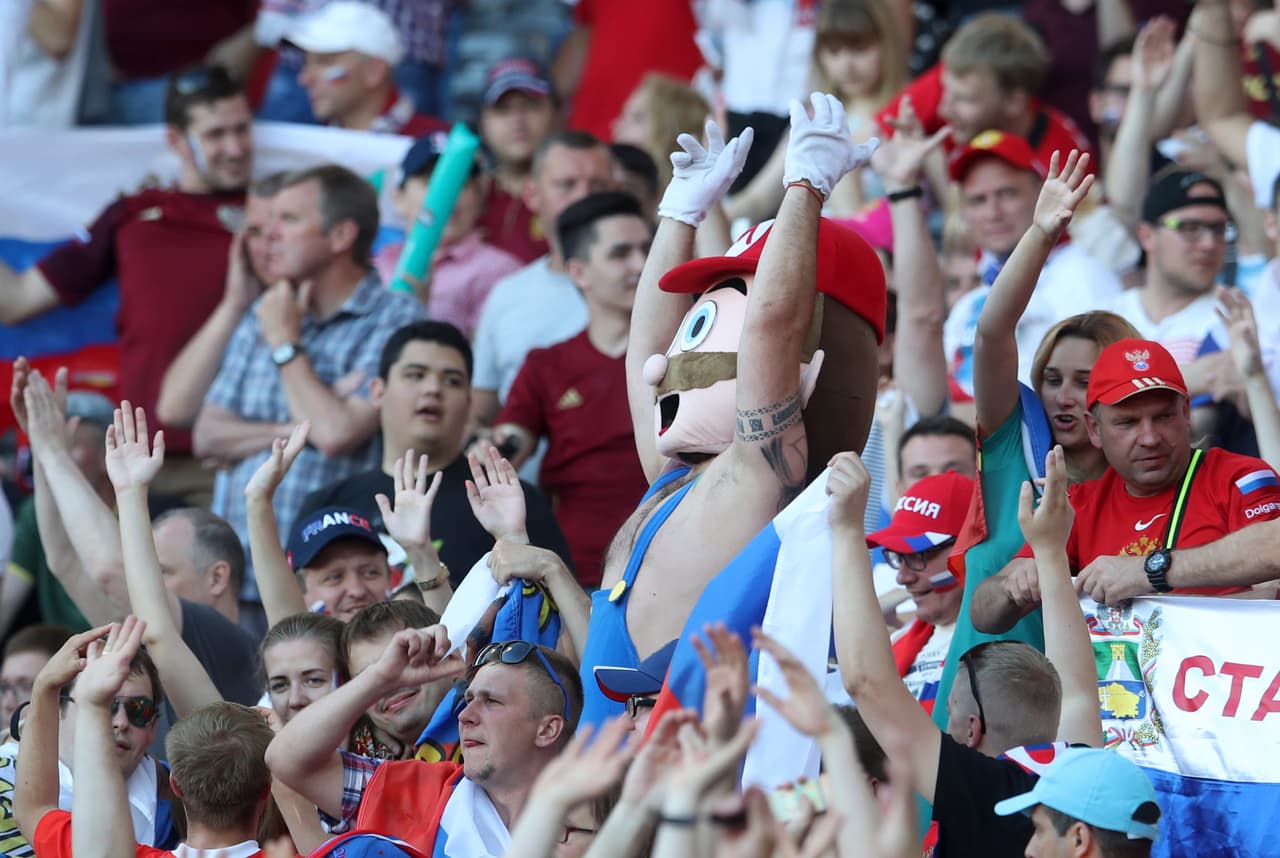 Mario Bros. haciendo la ola.