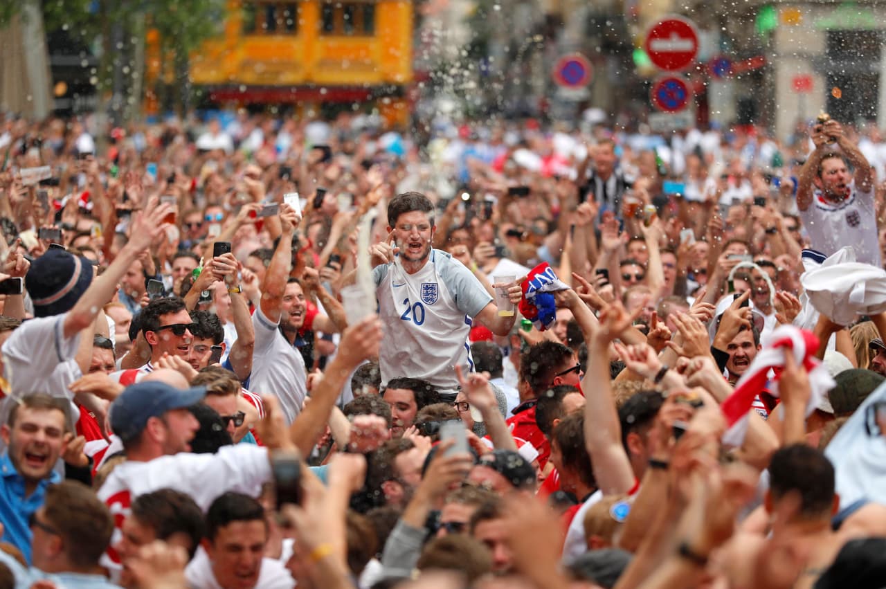 Así la fiesta en las calles de Saint-etienne.