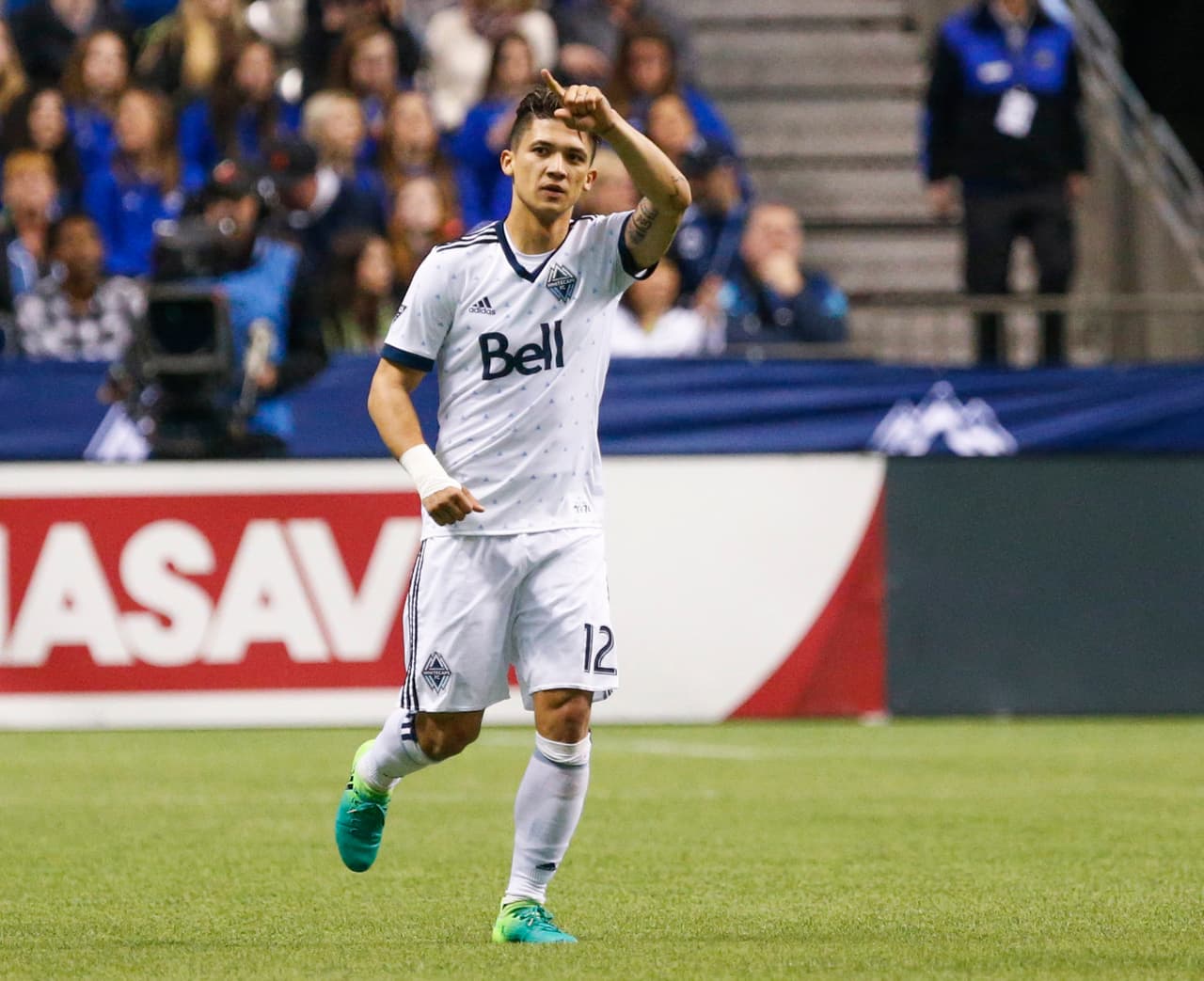 Fredy Montero, héroe y villano en el clásico entre Vancouver y Seattle.
