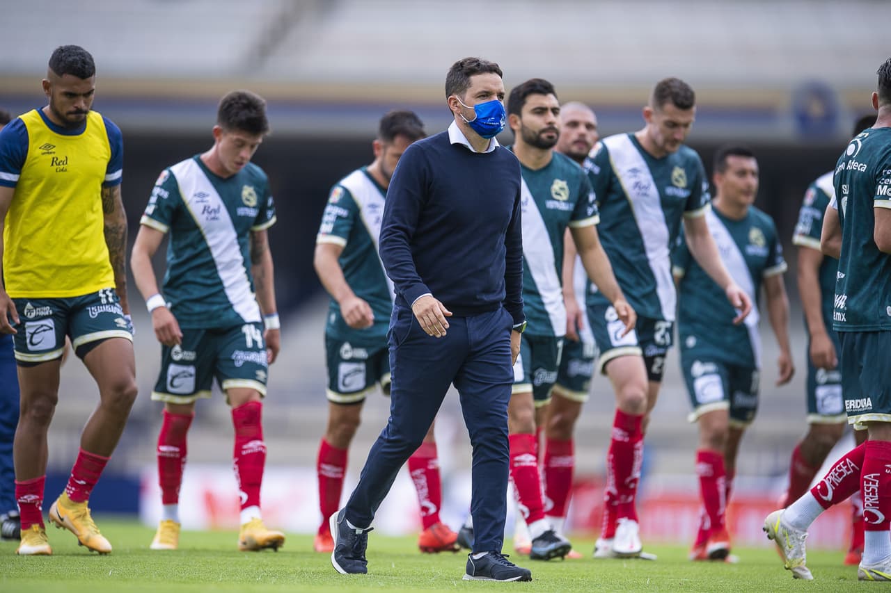 Larcamón tira dardo a directiva del Puebla por no tener refuerzos