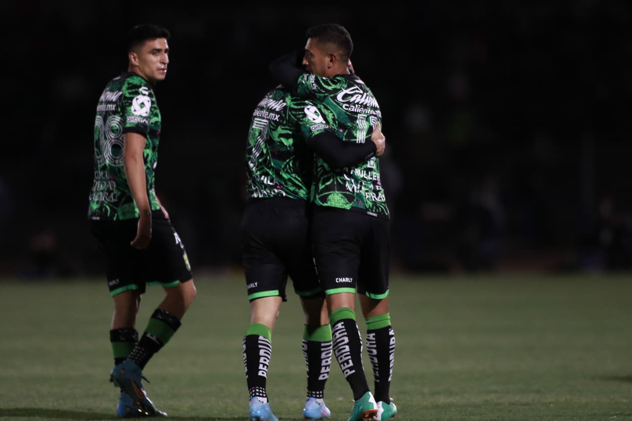 Recién iniciada la segunda parte, Elías Hernández inauguró el marcador con un golazo al ganar el mano a mano a Alvarado.