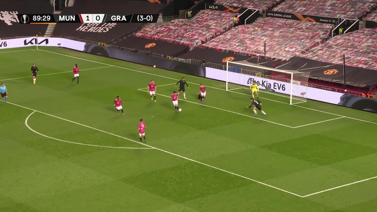 ¡AUTOGOL! de Jesús Vallejo para Manchester United.