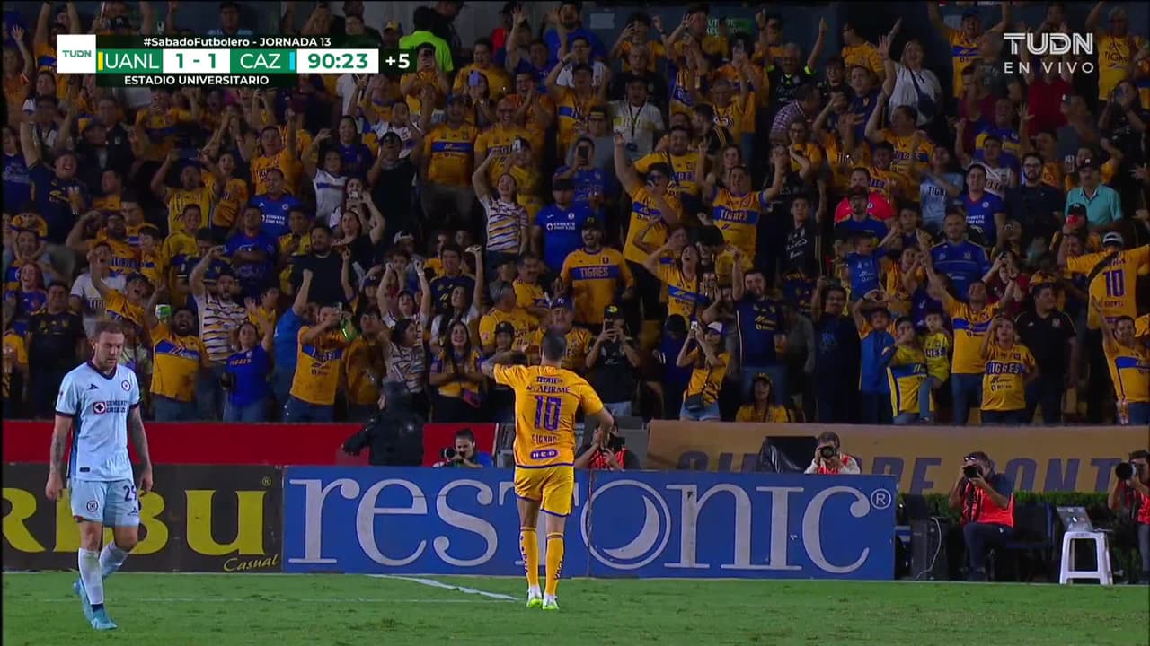 ¡TIRO ATAJADO! disparo por André-Pierre Gignac.