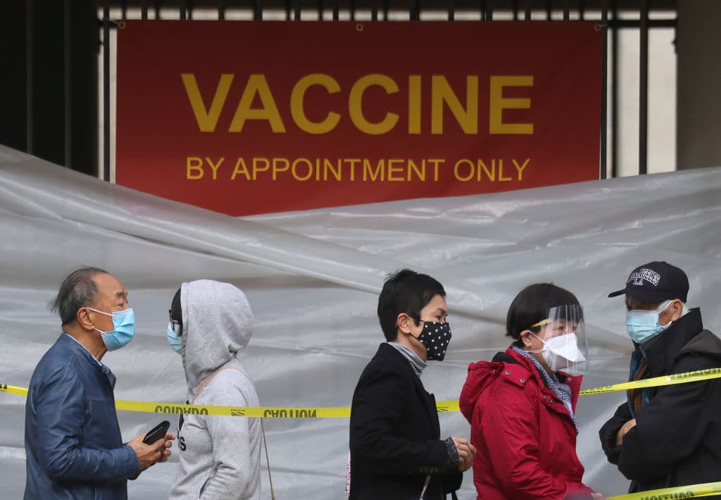 "Estados Unidos ha asegurado más de 550 millones de dosis en exceso que podrían utilizarse para ayudar a acabar con la pandemia mundial más rápido", expresó Heart.