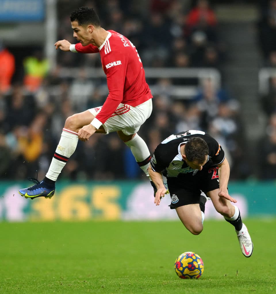 Newcastle sorprende con inceíb le futbol y logran robarle un punto al Manchester United con el epate 1-1.