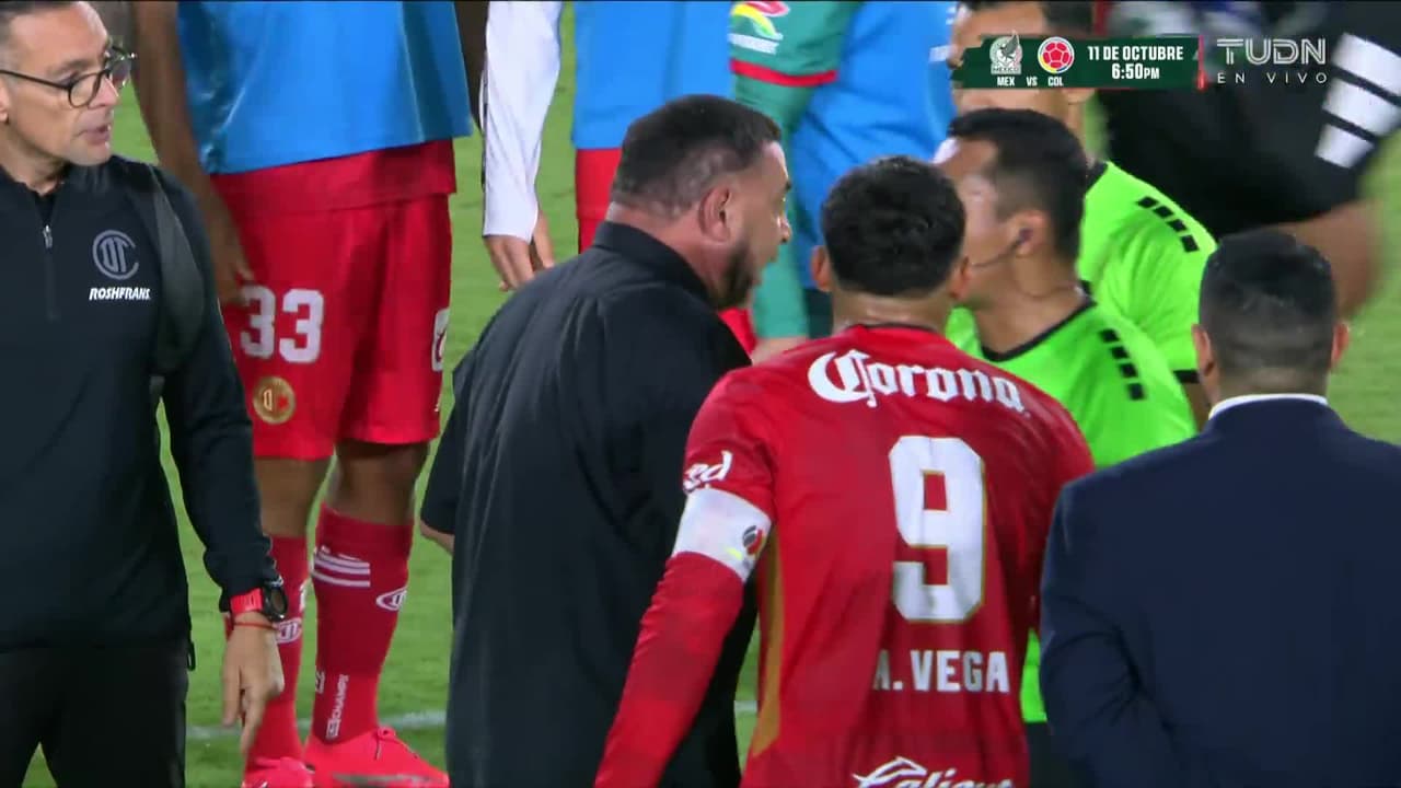 El 'Turco' Mohamed se va contra el árbitro y es expulsado 