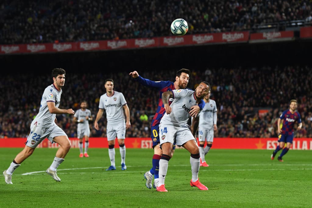 El Barcelona venció al Levante 2-1 con doblete de Ansu Fati, que consiguió un nuevo récord: el jugador más joven en marcar dos goles en los 91 años de La Liga. El Barça llegó a 46 puntos y sigue debajo del Real Madrid.