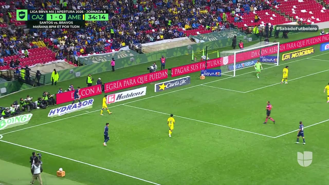 ¡GOL!  anota para Cruz Azul. José Paradela