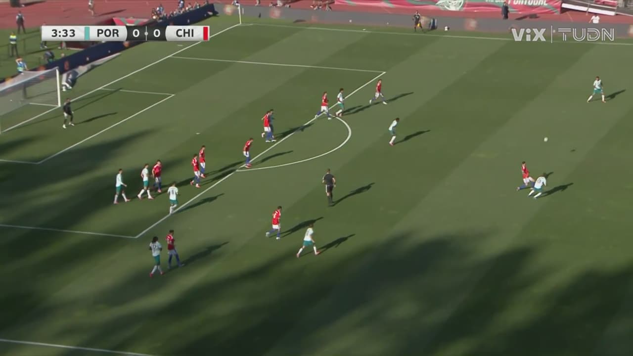 ¡A-TA-JA-DÓN! Vigouroux salva a Chile con vuelo espectacular y le quita el primero a Ruben Dias