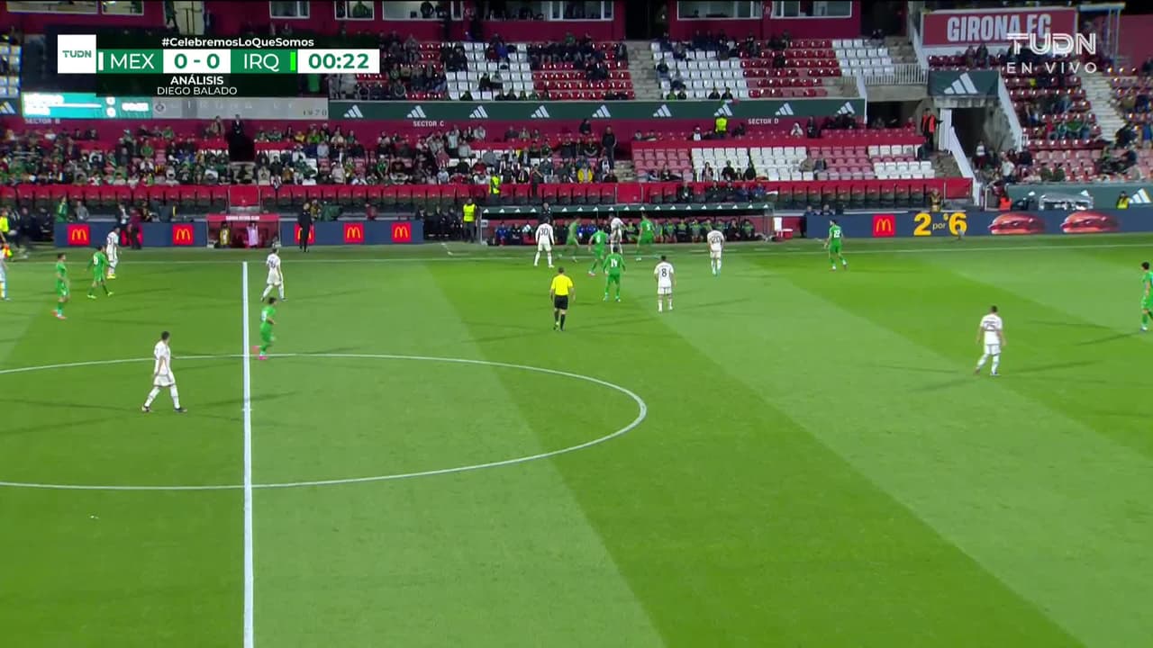 Arranca el partido y la pelota está en juego.