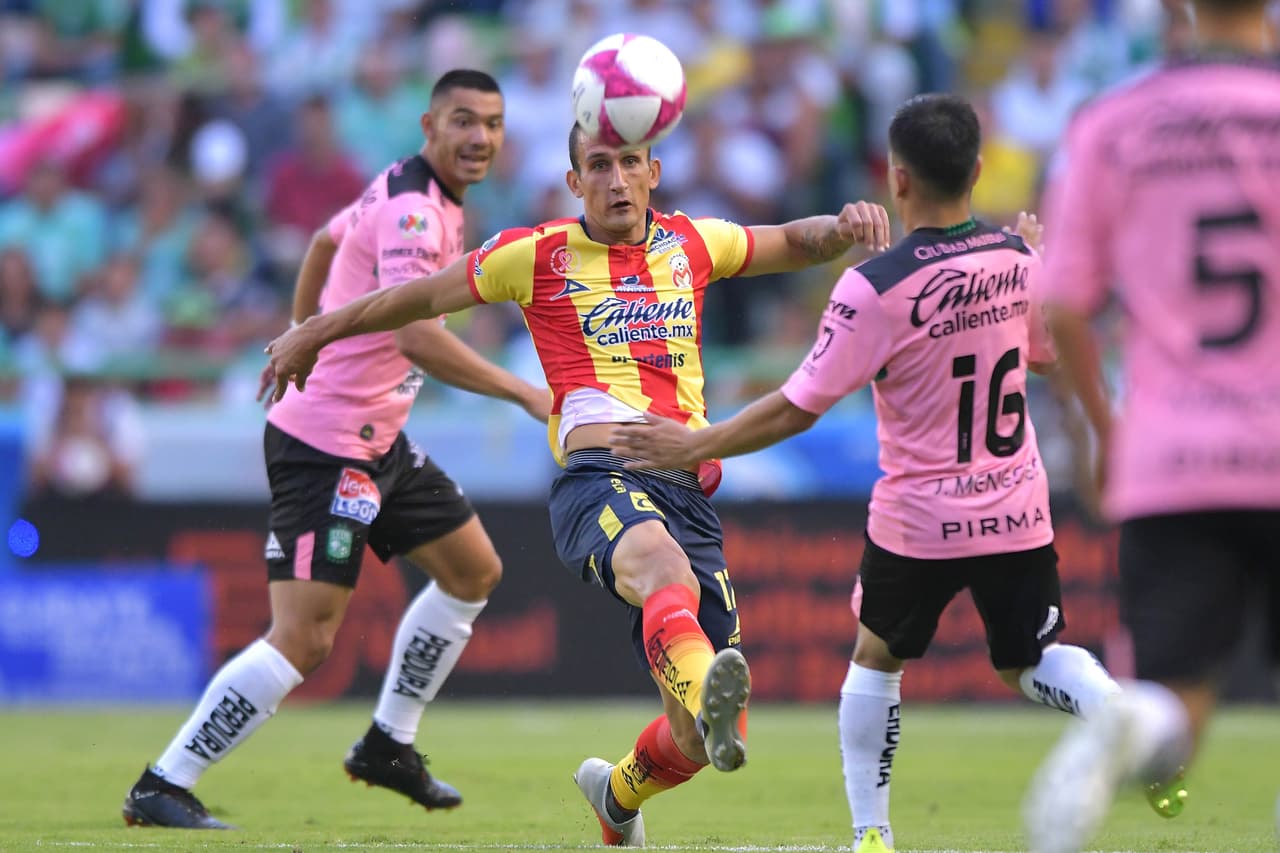 En la primera parte no se presentaron muchas ocasiones claras de gol.