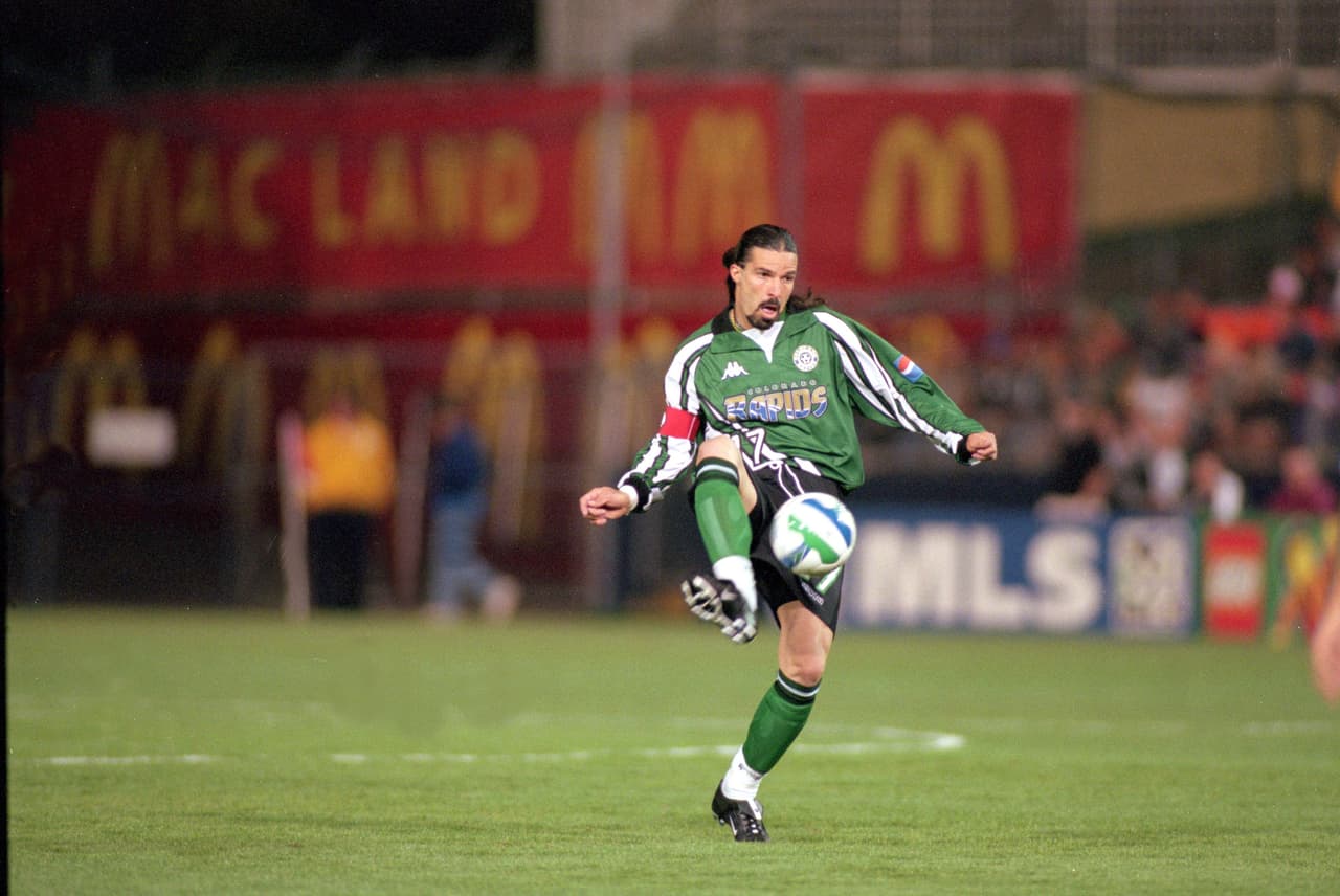 MARCELO BALBOA (DEF) | De ascendencia argentina, Balboa es uno de los defensas más reconocidos del fútbol estadounidense, miembro del Salón de la Fama del Fútbol de EE.UU., y disputó dos Mundiales (1990 y 1994).