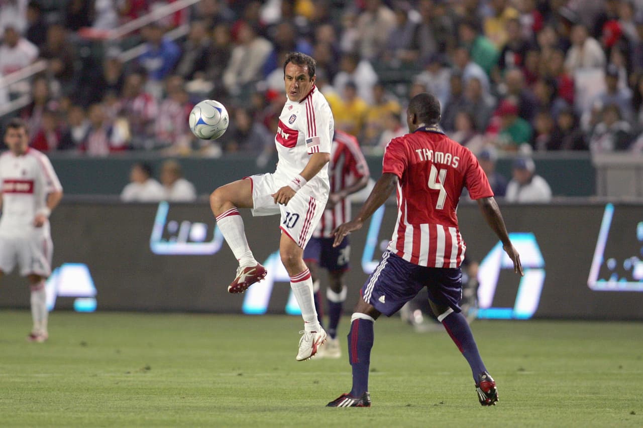 CUAUHTÉMOC BLANCO (MED) | El mexicano llegó a la MLS en 2007 con el Chicago Fire, procedente del Club América. Jugó 62 partidos y marcó 16 goles. En 2007 recibió el premio al Mejor Gol del Año y un la temporada siguiente fue seleccionado como el MVP del Partido de las Estrellas.