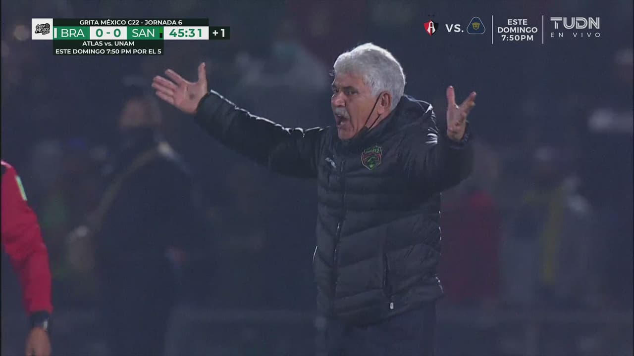 Ricardo ‘Tuca’ Ferretti enfuerece desesperado en zona técnica