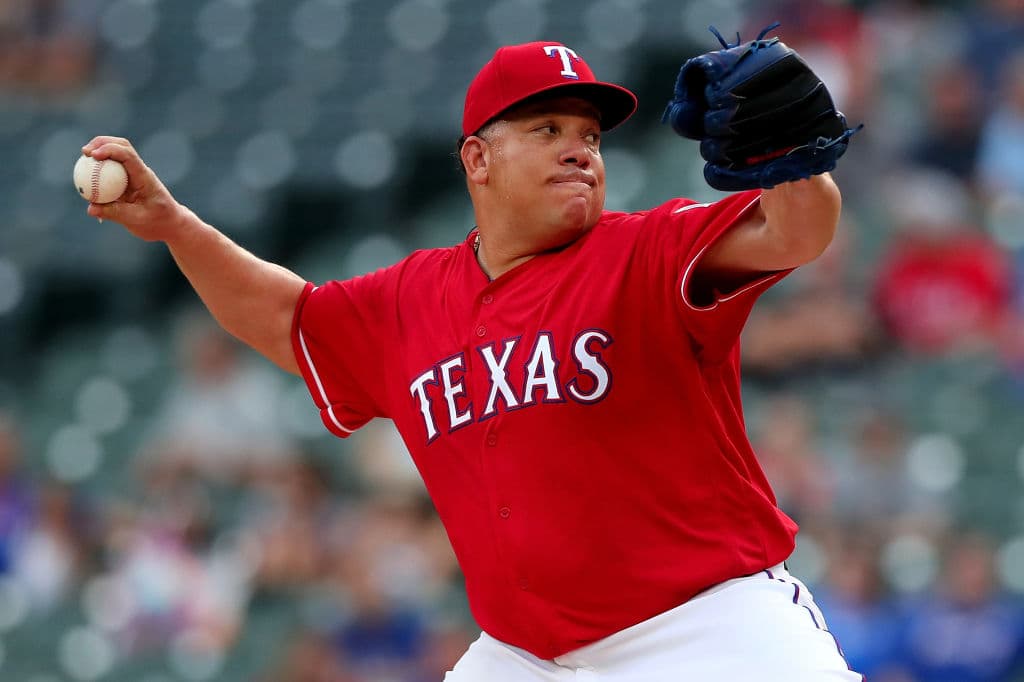 Con 45 años a cuestas, el 'Big Sexy' se mantiene consumiendo innings y sacando ponches en el mejor béisbol del mundo. El veterano serpentinero coquetea con las 250 victorias en MLB.