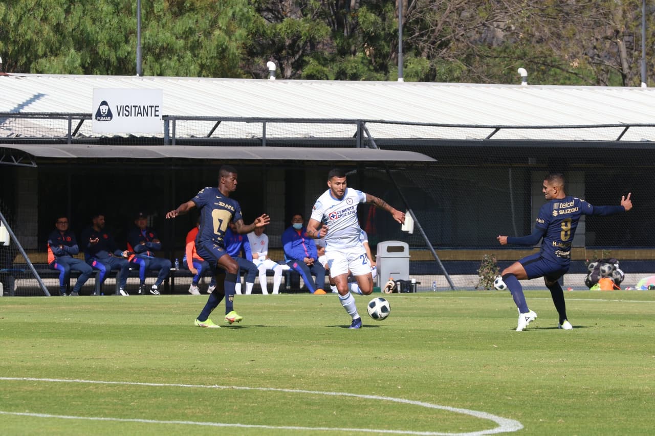 Erick Lira presencia derrota de Cruz Azul ante su ex, Pumas
