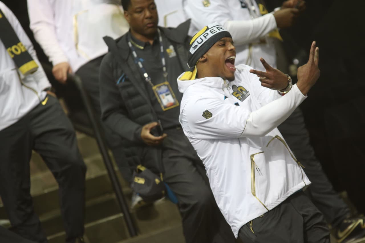 Los jugadores de los Carolina Panthers se mostraron listos para ser campeones durante el Opening Night previo al Super Bowl 50, he aquí sus mejores imágenes.