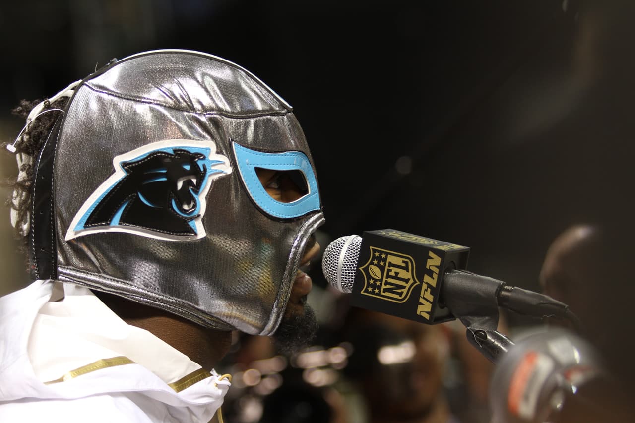 Los jugadores de los Carolina Panthers se mostraron listos para ser campeones durante el Opening Night previo al Super Bowl 50, he aquí sus mejores imágenes.
