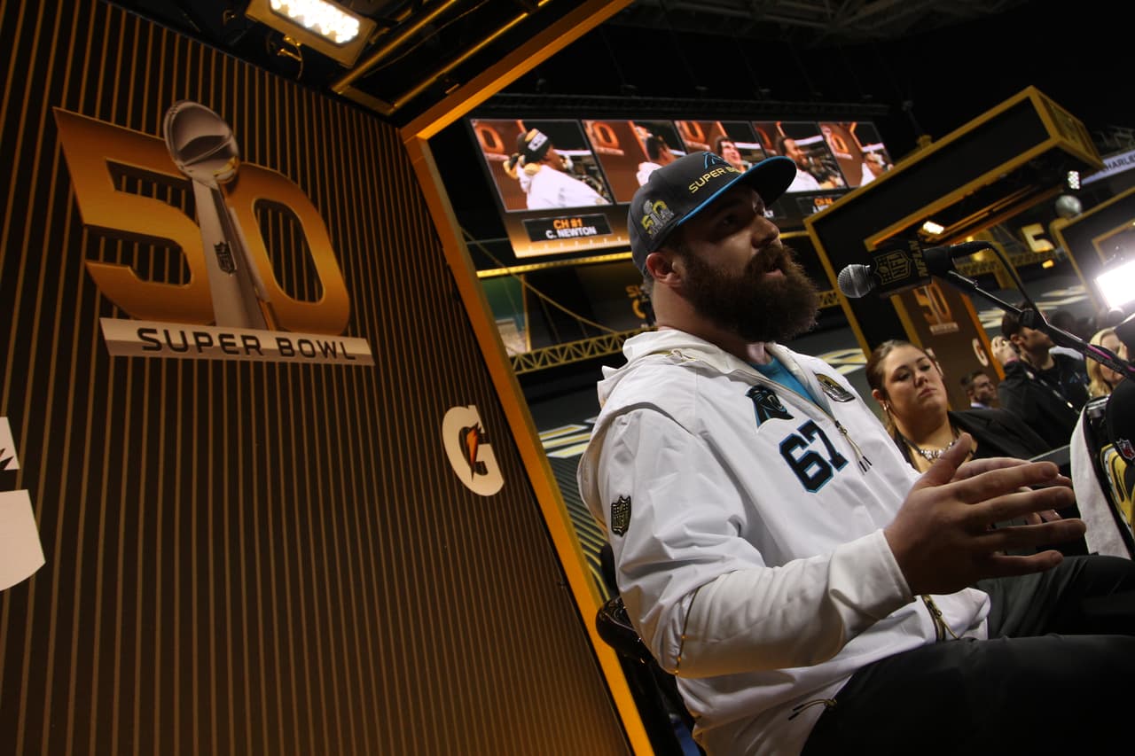 Los jugadores de los Carolina Panthers se mostraron listos para ser campeones durante el Opening Night previo al Super Bowl 50, he aquí sus mejores imágenes.