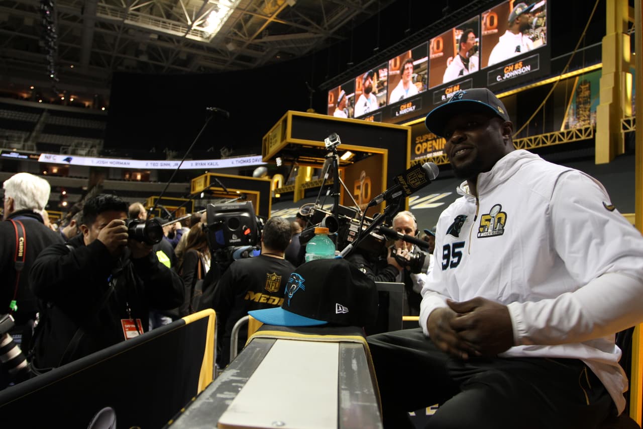 Los jugadores de los Carolina Panthers se mostraron listos para ser campeones durante el Opening Night previo al Super Bowl 50, he aquí sus mejores imágenes.