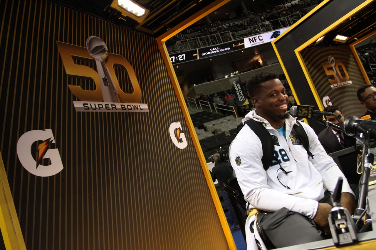 Los jugadores de los Carolina Panthers se mostraron listos para ser campeones durante el Opening Night previo al Super Bowl 50, he aquí sus mejores imágenes.