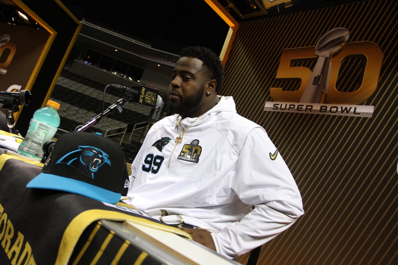 Los jugadores de los Carolina Panthers se mostraron listos para ser campeones durante el Opening Night previo al Super Bowl 50, he aquí sus mejores imágenes.