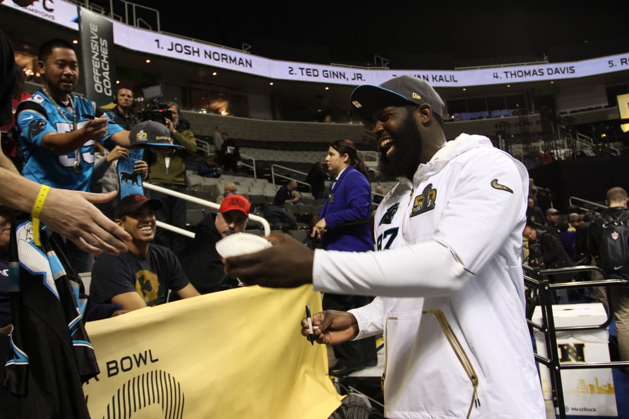 Los jugadores de los Carolina Panthers se mostraron listos para ser campeones durante el Opening Night previo al Super Bowl 50, he aquí sus mejores imágenes.
