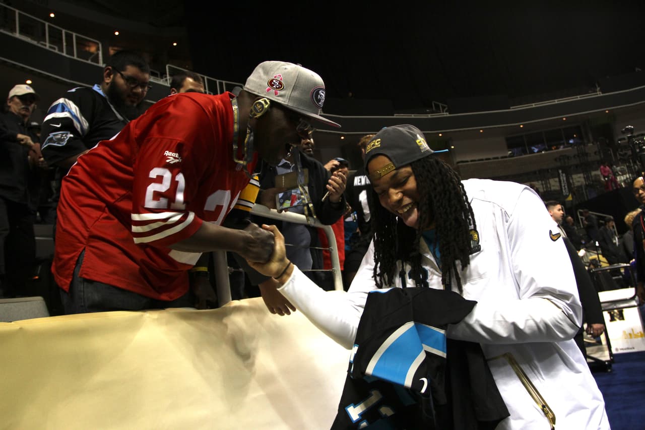 Los jugadores de los Carolina Panthers se mostraron listos para ser campeones durante el Opening Night previo al Super Bowl 50, he aquí sus mejores imágenes.