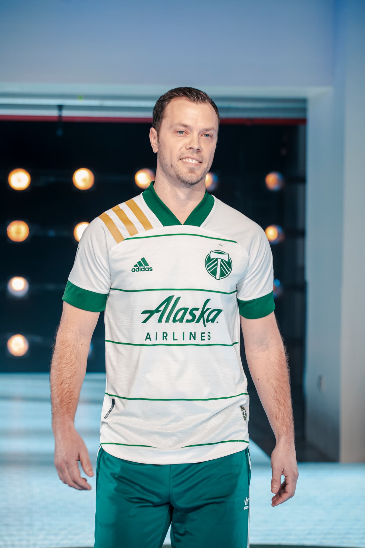 Jack Jewsbury es un exjugador que está en la mente de todos los aficionados de Portland Timbers, y que fue el encargado de lucir el nuevo uniforme suplente de 'los Leñadores'.