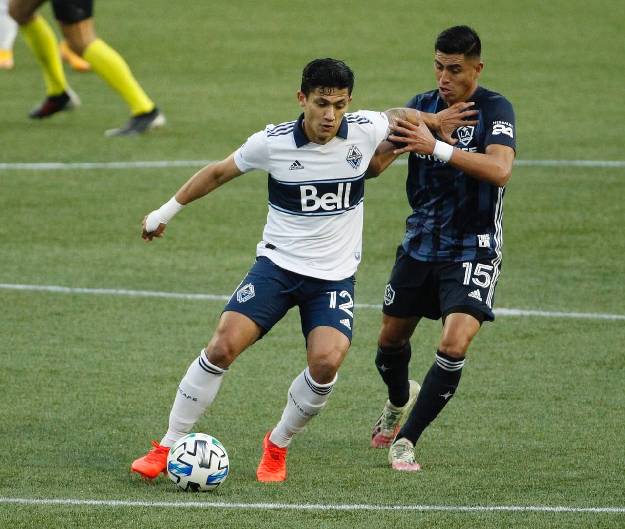 Con doblete de Fredy Montero y gol de Lucas Cavallini, los Vancouver Whitecaps golean 3-0 al LA Galaxy en casa.