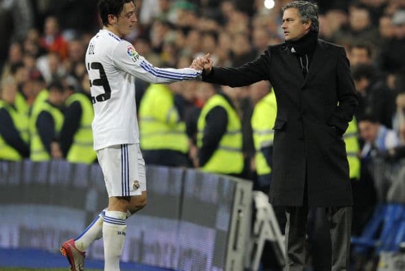 Mourinho decidió sacarlo y lo felicitó por su gran actuación. Ahora, todo se definirá en el Vicente Calderón.