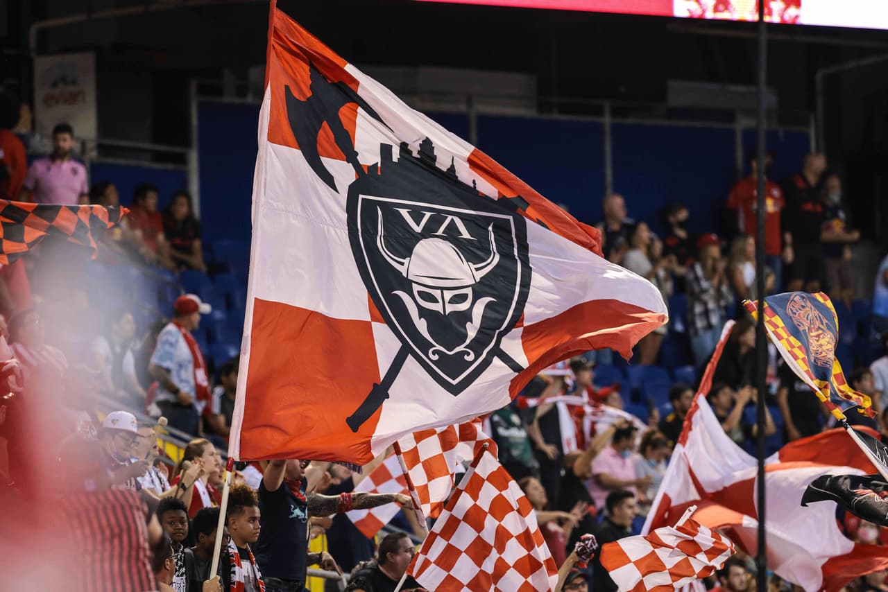 No es una buena temporada para los Red Bulls, pero el aliento de sus seguidores estuvo presente de todos modos.
<br>