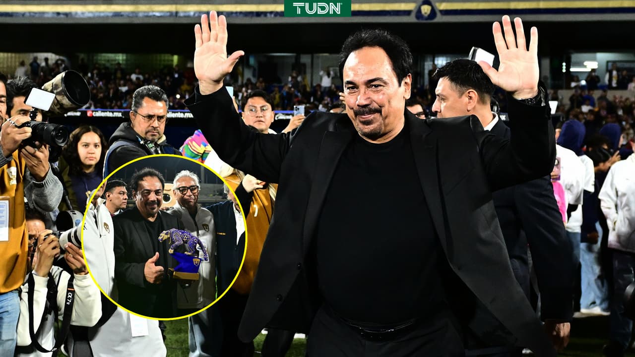 Hugo Sánchez recibe emotivo homenaje de Pumas