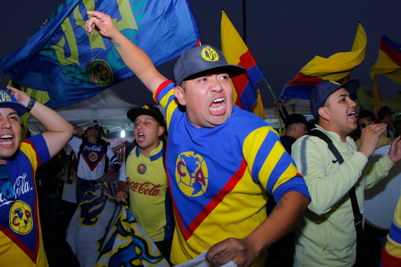 Así vivieron los aficionados los momentos previos al Súper Clásico por la Copa MX entre Águilas del América y Chivas del Guadalajara en el Estadio Azteca.