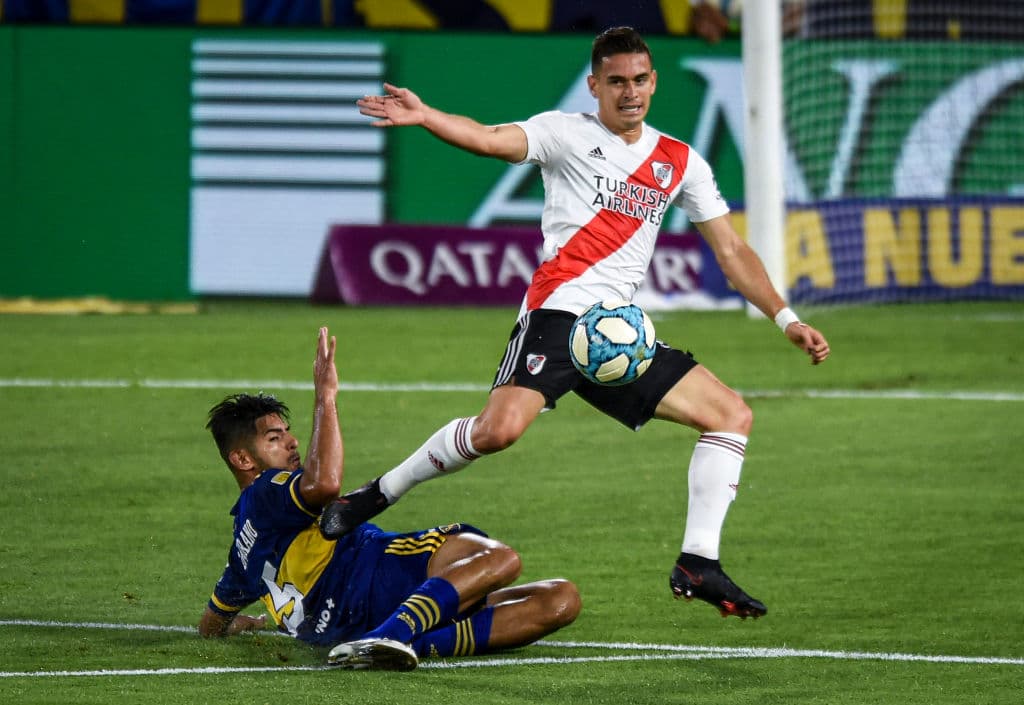 Con goles de Ramón Ábila y Sebastián Villa para Boca y gole de Federico Girotti y Rafael Santos Borré para River, el clásico argentino termina 2-2 en la Copa Diego Armando Maradona.