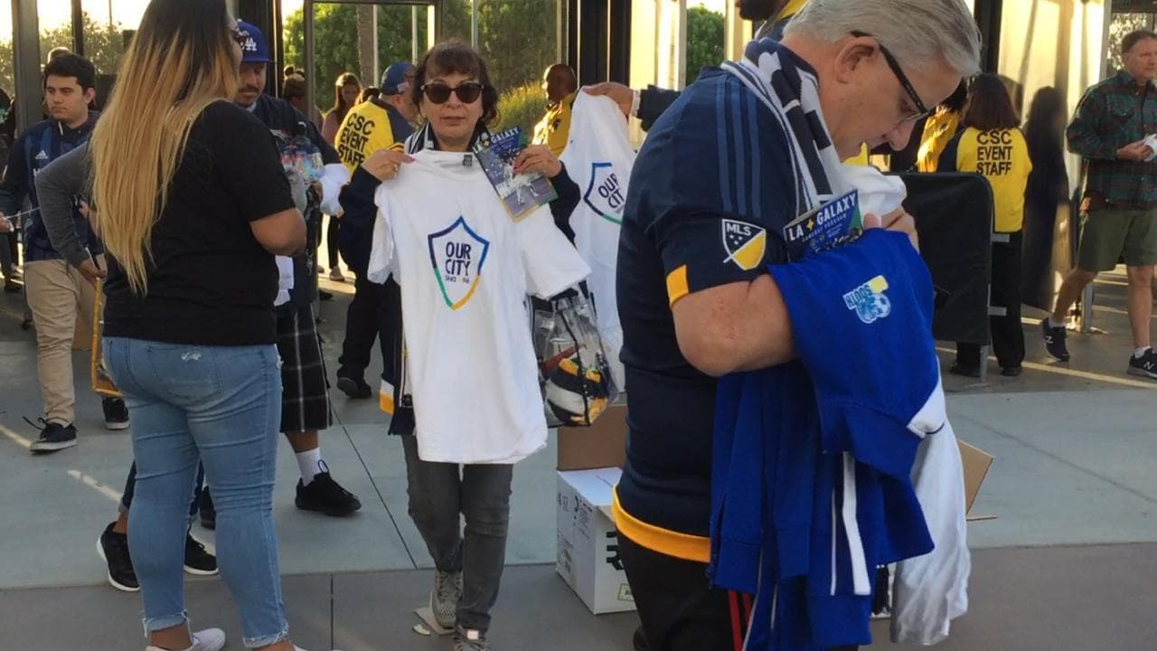 Los fanáticos de LA Galaxy llegaron desde temprano al Dignity Health Sports Park para el encuentro por la semana 7 de la MLS.