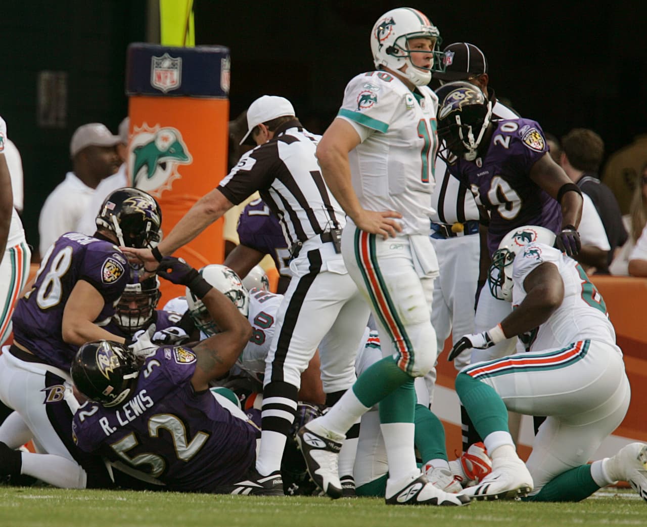 26.- Miami Dolphins - 4 de enero del 2009 (9-27 vs. Baltimore Ravens) (Ronda de Comodines).- La temporada de ensueño de los Dolphins con la ofensiva 'wildcat' llegó a su fin debido a cinco pérdidas de balón de un equipo que había regalado solo 13 en toda la campaña (marca de la NFL), Joe Flacco debutó en playoff dejando eliminado al equipo del veterano Chad Pennington.