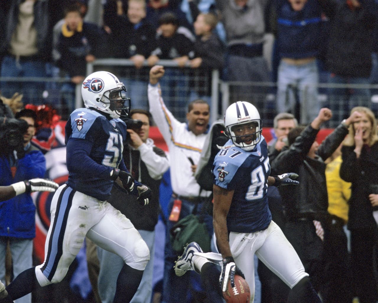 32.- Buffalo Bills - 8 de enero del 2000 (16-22 en Tennessee Titans) (Ronda de Comodines).- En el celebre partido conocido como 'El Milagro en la Ciudad de la Música', Kevin Dyson tomó un controvertido pase lateral de Frank Wycheck en un kickoff para anotar con 15 segundos por jugar y quitarle de las manos el triunfo al equipo de Rob Johnson como quarterback y Wade Phillips como head coach.