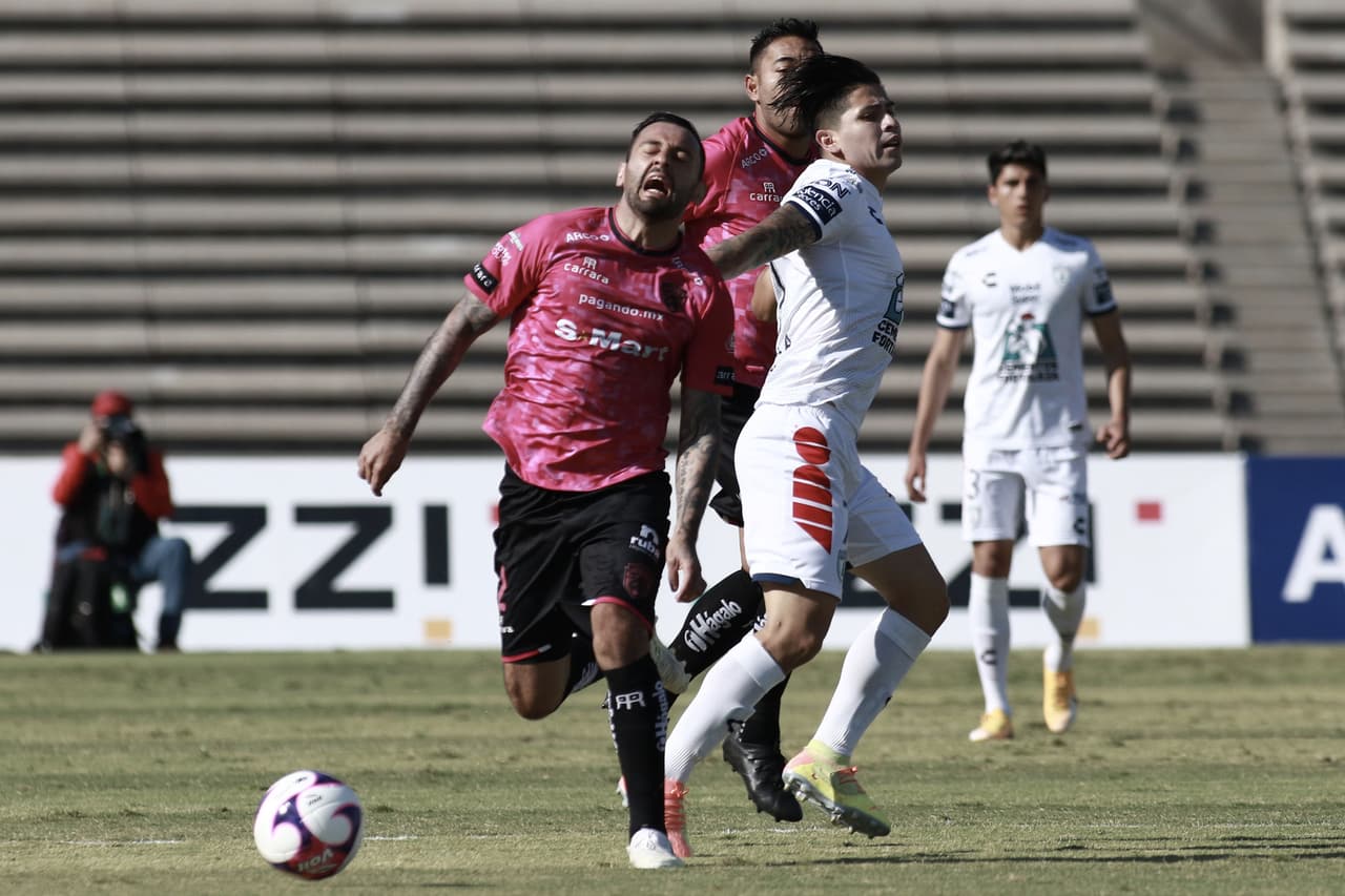 Pachuca y Bravos dividen puntos en la frontera al no romper el 1-1.