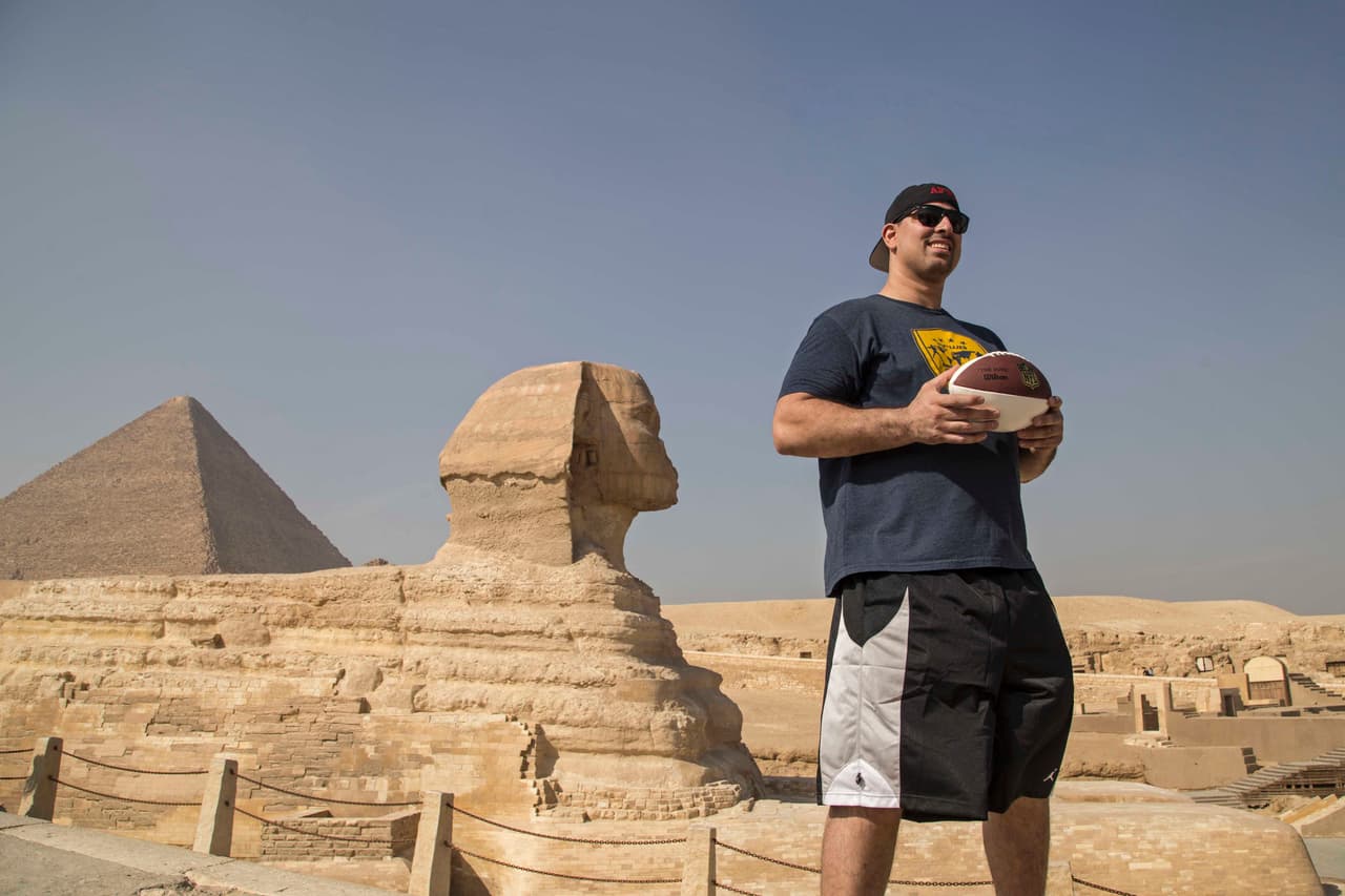 Jugadores de la NFL de visitaron Egipto por un Futbol Sin Barreras.
