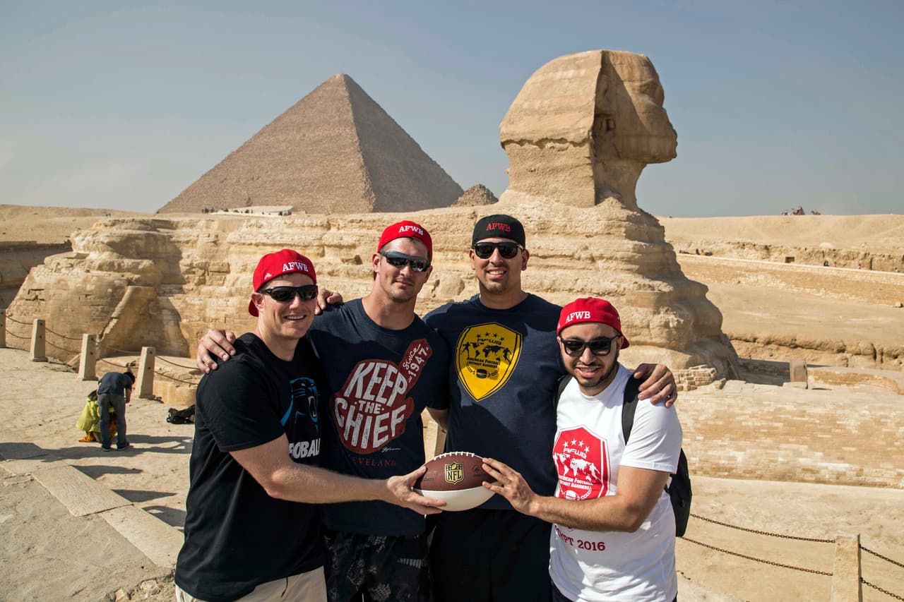 En conjunto con la Federación egipcia de fútbol americano, los juagdores darán varias clínicas para jugadores de 14 a 25 años de edad, así como un curso de entrenamiento dirigido por Breno Giacomini.